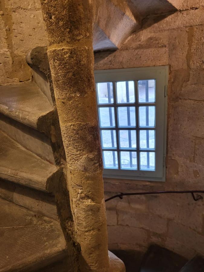 Uzes, Au Coeur Du Centre Medieval Le Logis Du Consul Un Bien D'Exception Du Xvieme Siecle Bagian luar foto