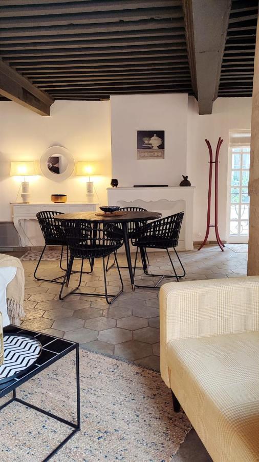 Uzes, Au Coeur Du Centre Medieval Le Logis Du Consul Un Bien D'Exception Du Xvieme Siecle Bagian luar foto